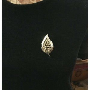 Silver tone Leaf Pin Clear Stones 2 1/4"x 1 1/4" Unbranded